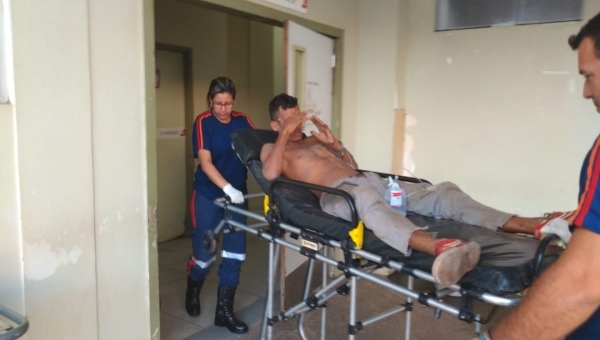 Casal tenta assaltar farmácia e homem leva tiro nas nádegas disparado por cliente